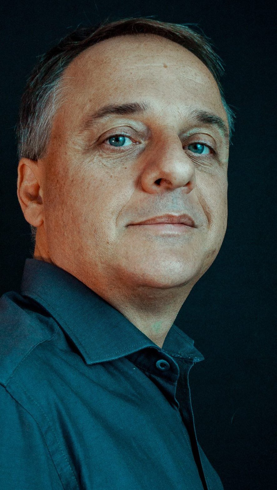 Dr. Leonardo Gomes, cirurgião plástico facial