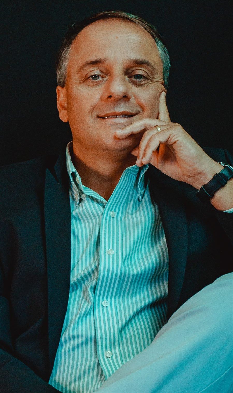 Dr. Leonardo Gomes durante atendimento